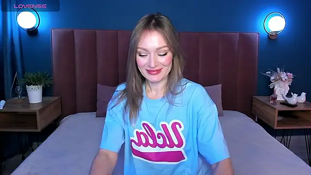 EvelynPoole online show from November 23, 1:52 am