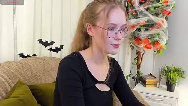 MandyMils online show from October 25, 4:47 pm