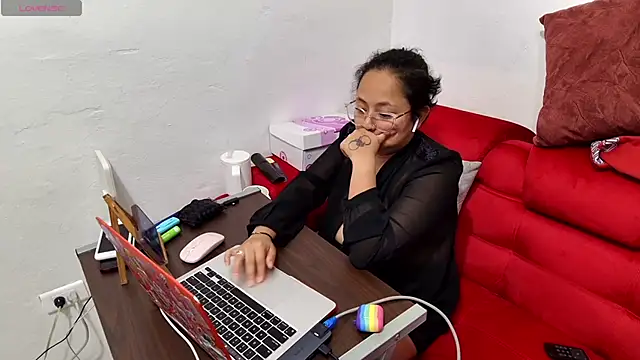 Sophiaburton online show from October 2, 10:37 pm