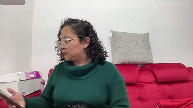 Sophiaburton online show from September 14, 4:32 am