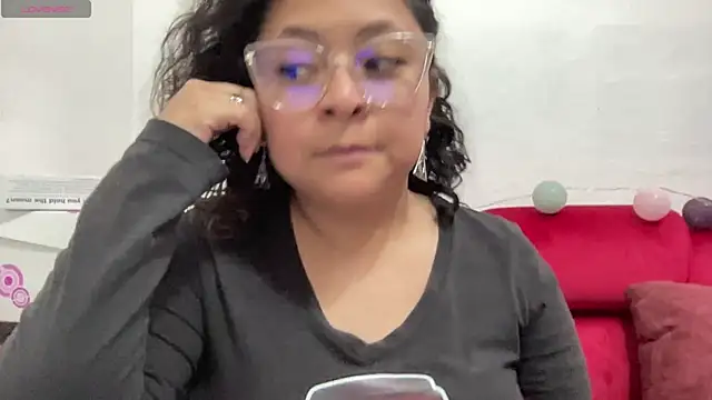 Sophiaburton online show from September 12, 8:49 pm