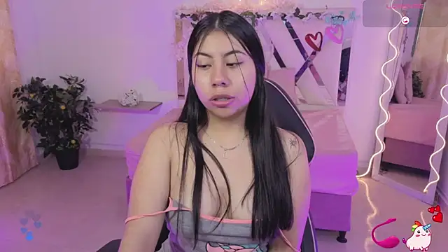 ZURY TAY online show from November 15, 12:28 pm