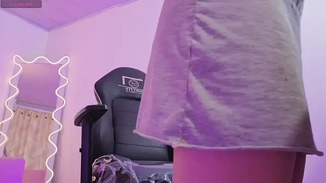 ZURY TAY online show from November 13, 12:26 pm