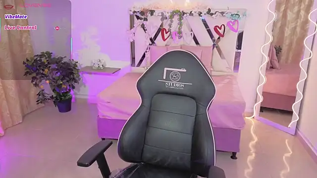 ZURY TAY online show from November 7, 11:49 am