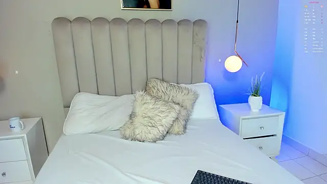 Dani rosse  online show from February 3, 12:54 pm