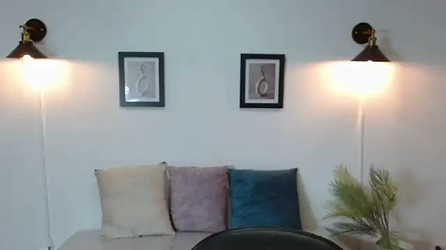 Evanss lx online show from April 6, 7:04 pm