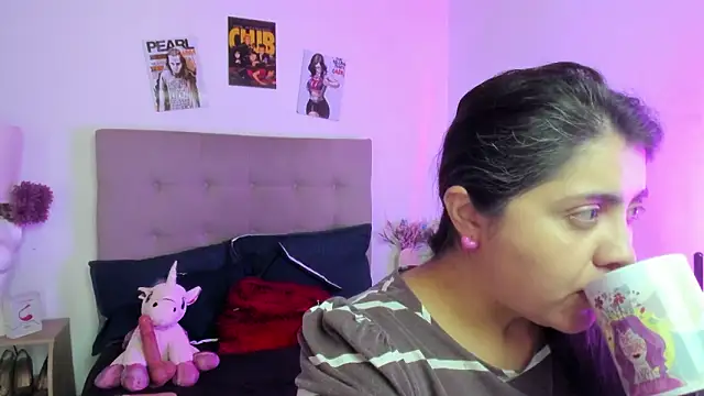 TifanyAmazinng online show from February 6, 12:52 pm