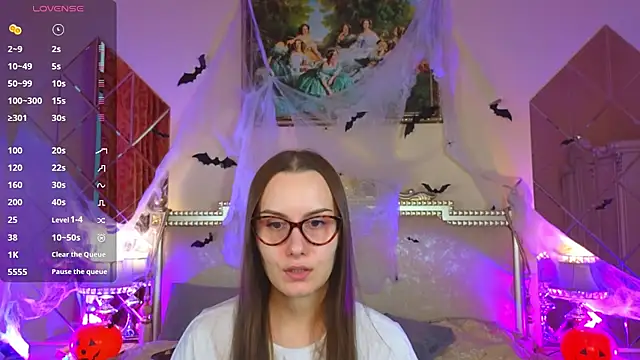 Snapshot of Kelly_Cartier chatting on October 15, 12:19 pm Kelly Cartier online show from October 15, 12:19 pm