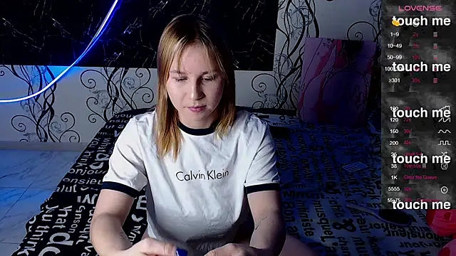 Snapshot of RoyAngela chatting on October 11, 7:27 pm RoyAngela online show from October 11, 7:27 pm