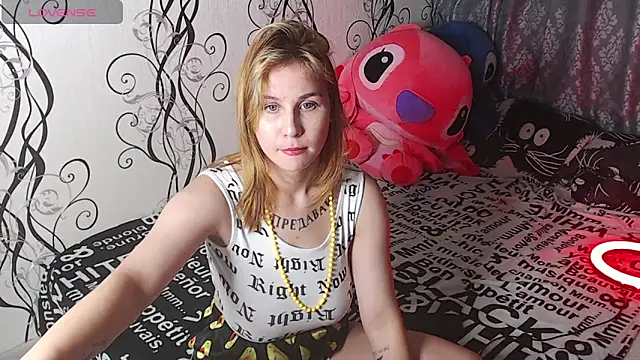 Snapshot of RoyAngela chatting on September 24, 8:41 pm RoyAngela online show from September 24, 8:41 pm