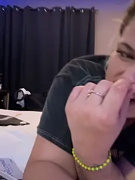 toomuchofafreak online show from March 5, 7:15 am