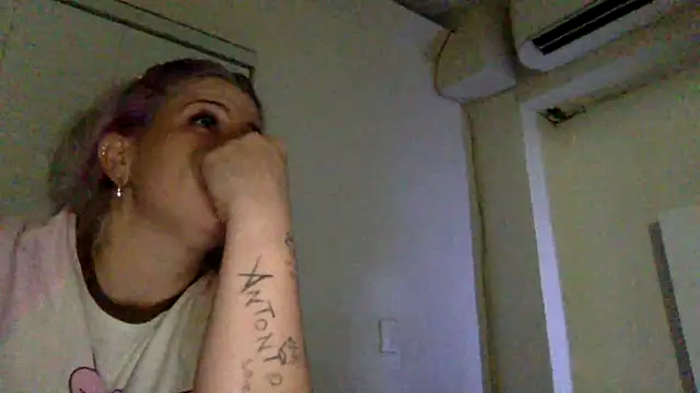 Snapshot of toomuchofafreak chatting on October 29, 7:34 am toomuchofafreak online show from October 29, 7:34 am