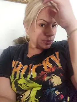 Snapshot of toomuchofafreak chatting on October 12, 1:57 pm toomuchofafreak online show from October 12, 1:57 pm