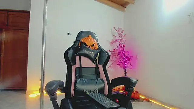 auraeroticaxxx online show from October 27, 6:53 am