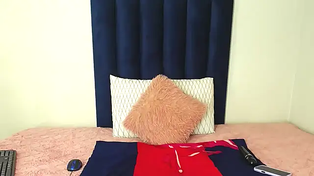 Pinkdollyg online show from April 9, 9:31 pm