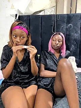 LonelyQueenxx25 online show from March 24, 7:30 pm