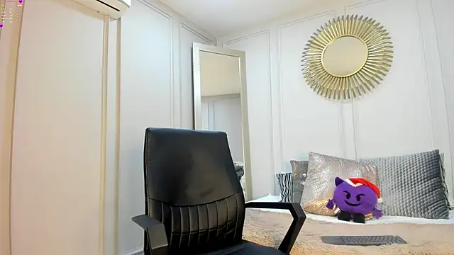 CharlotteBrownn  online show from December 18, 5:01 am