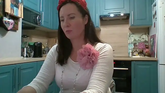 ALICAINWONDERLAND online show from November 1, 4:55 pm