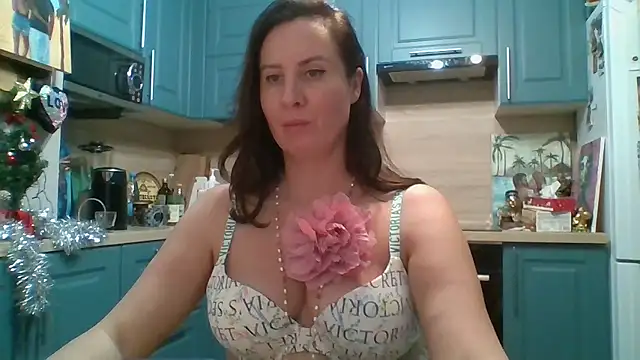 ALICAINWONDERLAND online show from January 7, 6:00 pm