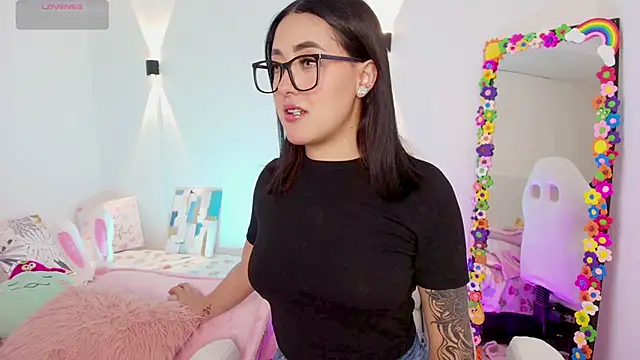 Snapshot of justonecute chatting on October 2, 10:48 pm justonecute online show from October 2, 10:48 pm