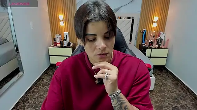 KAROLLJONES1 online show from November 21, 7:49 pm