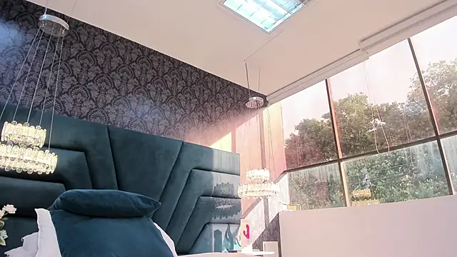 lexiluxuri online show from October 28, 12:00 pm