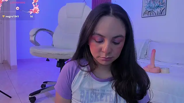 Manuela miller  online show from November 4, 9:20 pm