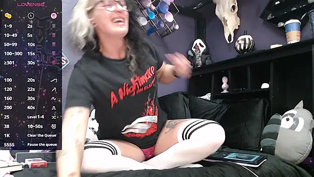 oddywithabody online show from November 19, 6:57 am