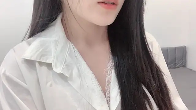    Lily    online show from April 21, 4:03 pm