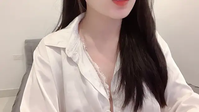    Lily    online show from June 17, 4:30 pm
