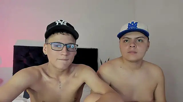 Snapshot of NoahLux chatting on September 24, 8:52 pm NoahLux online show from September 24, 8:52 pm