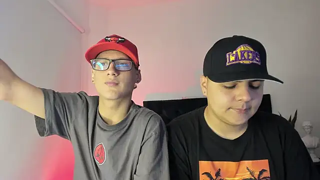 Snapshot of NoahLux chatting on October 1, 7:30 pm NoahLux online show from October 1, 7:30 pm