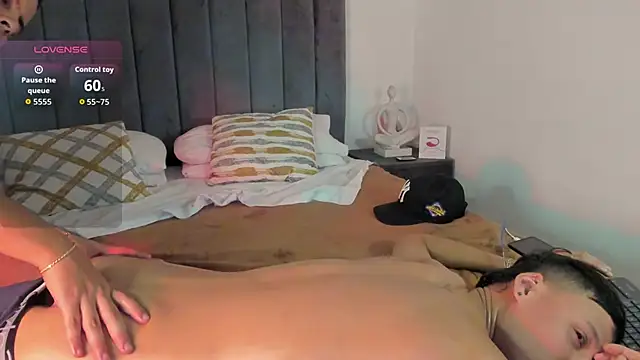 Snapshot of NoahLux chatting on October 7, 8:24 pm NoahLux online show from October 7, 8:24 pm