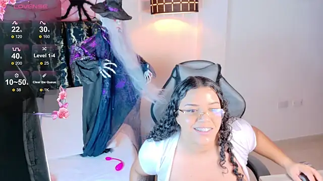 emily perezz online show from October 29, 7:49 pm