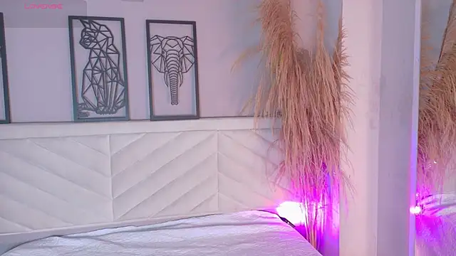 amy miller1 online show from December 19, 8:12 pm