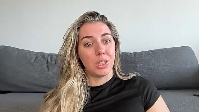 louiseberkeley online show from April 3, 12:52 am