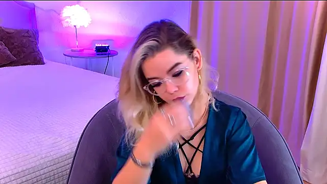 Snapshot of PrincessSlay chatting on September 19, 5:28 am PrincessSlay online show from September 19, 5:28 am