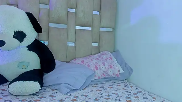 JulianaCarter online show from December 19, 8:01 pm