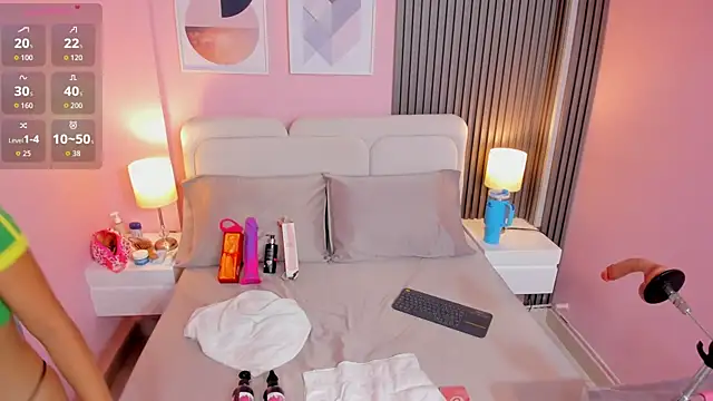 Clawdeen  wolf online show from January 7, 8:01 pm