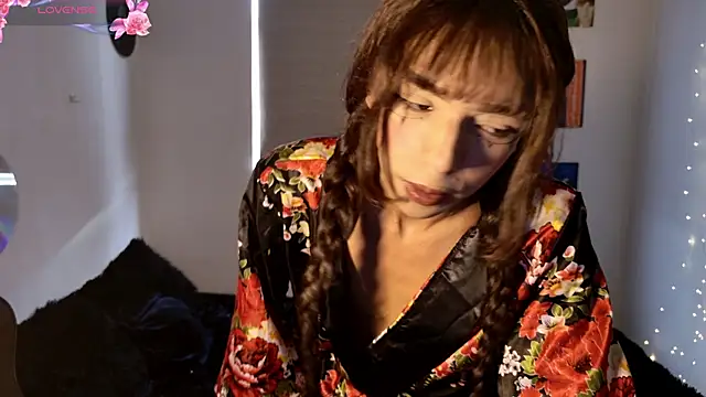 Snapshot of alexxatokyo chatting on October 10, 12:32 pm alexxatokyo online show from October 10, 12:32 pm