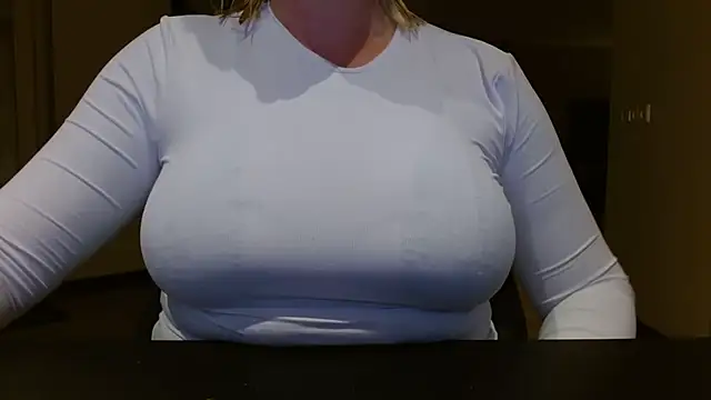 Esmee-Xxx online show from November 16, 6:52 pm