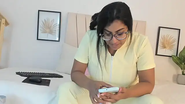  Miaa khalifa  online show from February 11, 12:39 pm