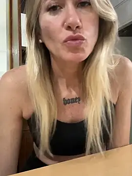 caritadeangellll online show from October 15, 9:39 pm