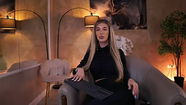 EllieRedd online show from November 30, 5:22 am