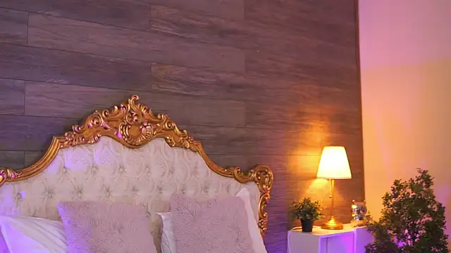 EllieRedd online show from October 14, 9:12 am