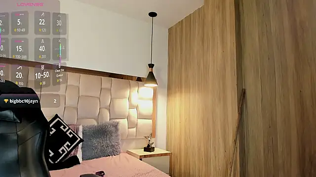 EmmaStonns online show from April 7, 1:02 pm