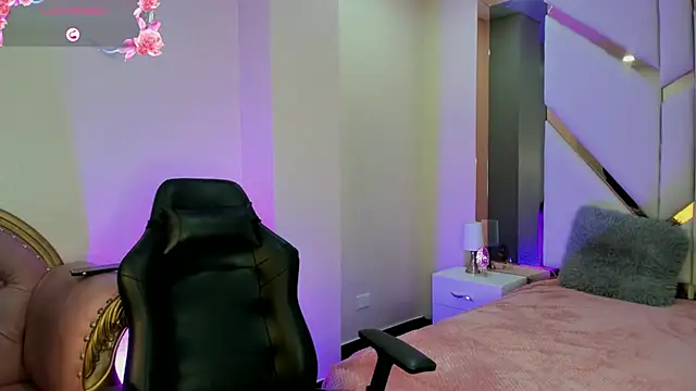 EmmaStonns online show from September 22, 1:31 pm