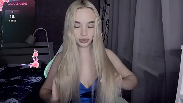 KiraKrox online show from February 27, 8:19 pm