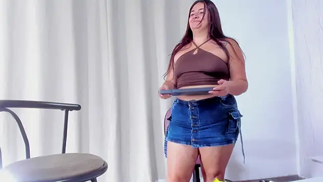 Victoria Guzman online show from February 9, 4:31 pm