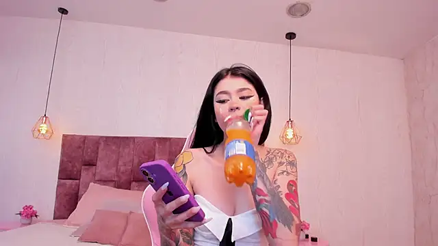 BellaClarck online show from November 7, 1:00 am